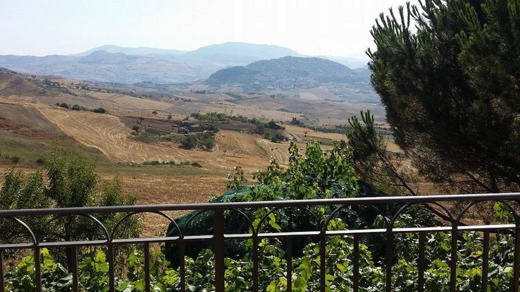 Casa Vacanze Villa Mariano Gangi Esterno foto
